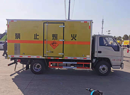 荥阳爆破器材运输车技术升级与安全合规新趋势